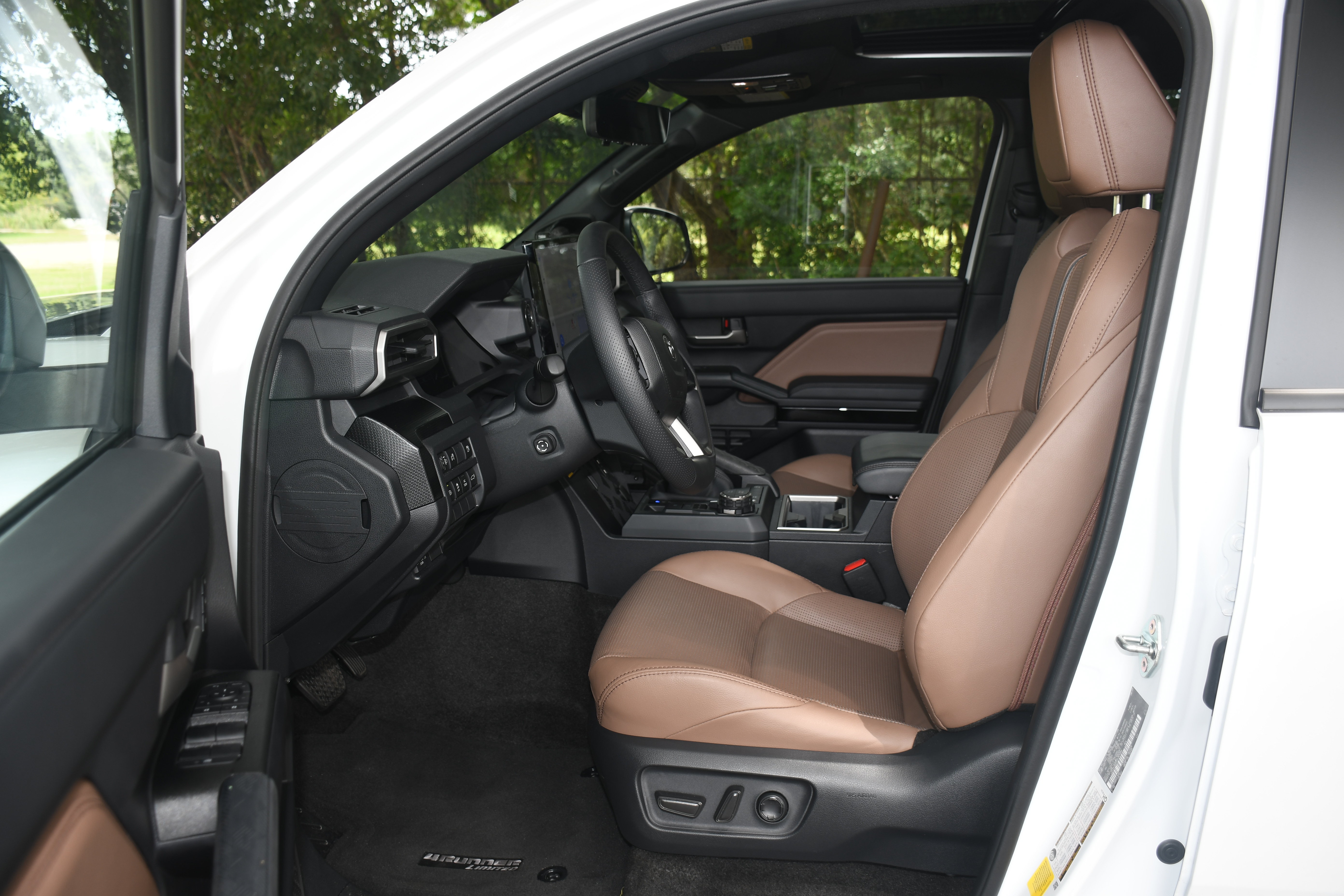Certified 2025 Toyota 4Runner Limited w/ Tow Technology Package AWD/4WD image 8