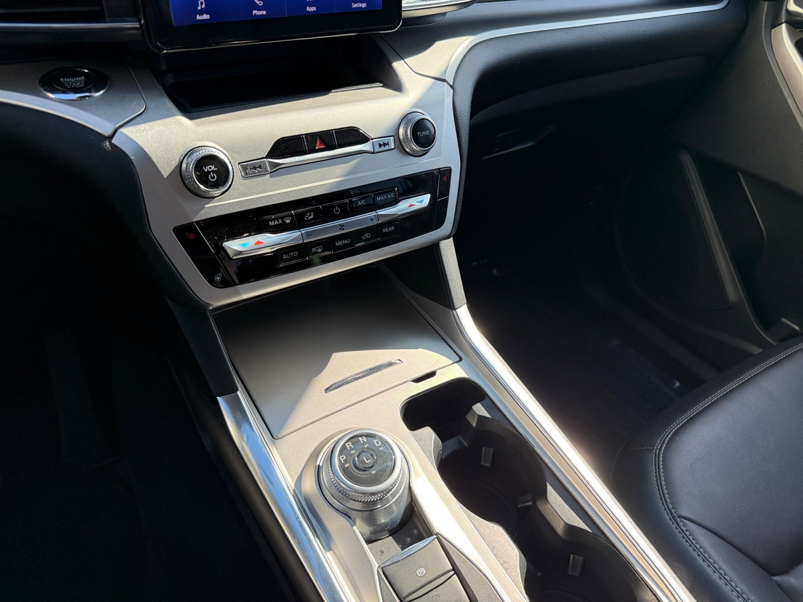 Used 2022 Ford Explorer XLT w/ Equipment Group 202A image 13