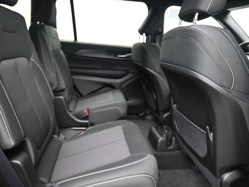 New 2025 Jeep Grand Cherokee L Laredo w/ Luxury Tech Group I image 17