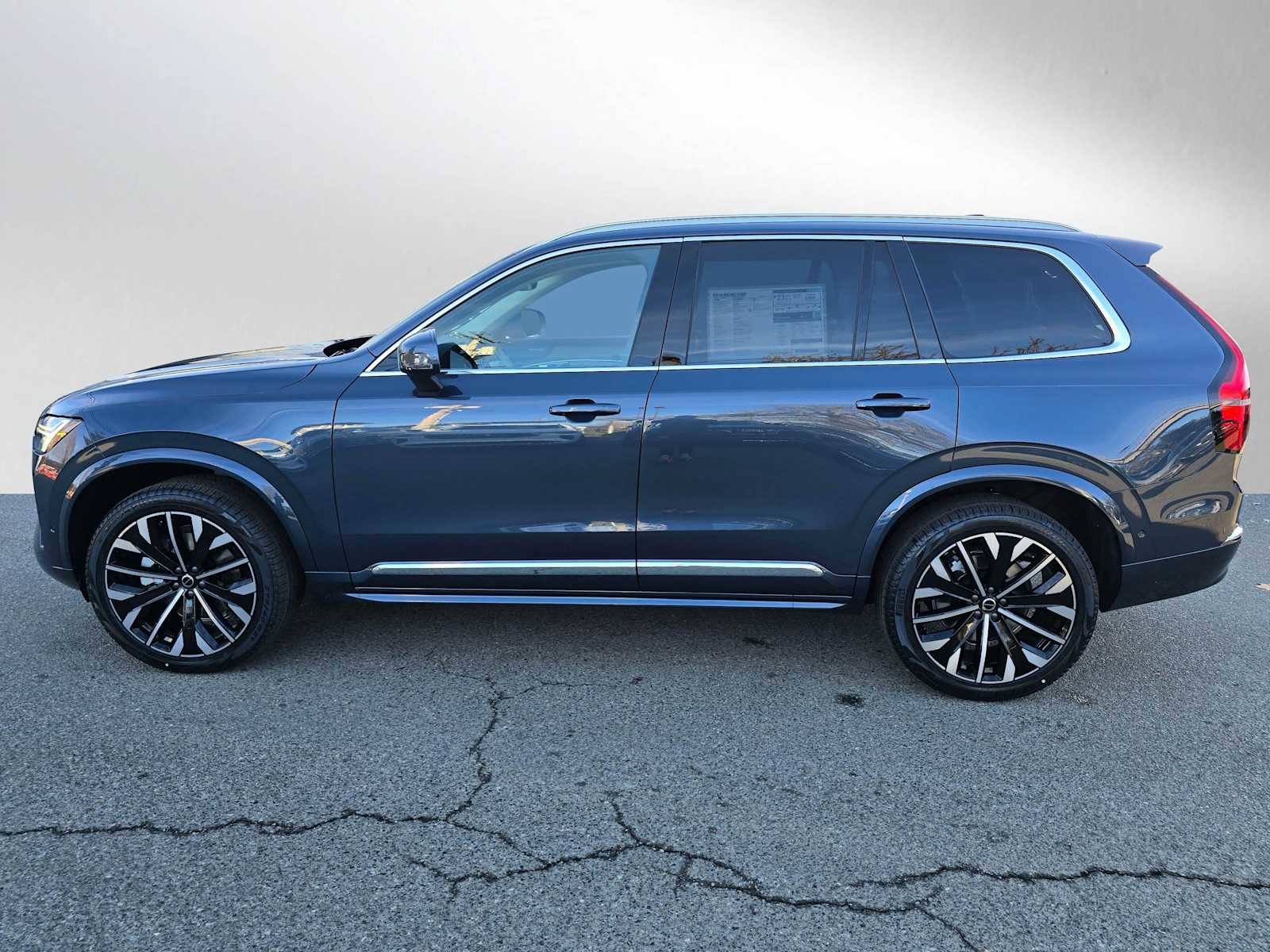 New 2026 Volvo XC90 B6 Ultra w/ Protection Package image 6