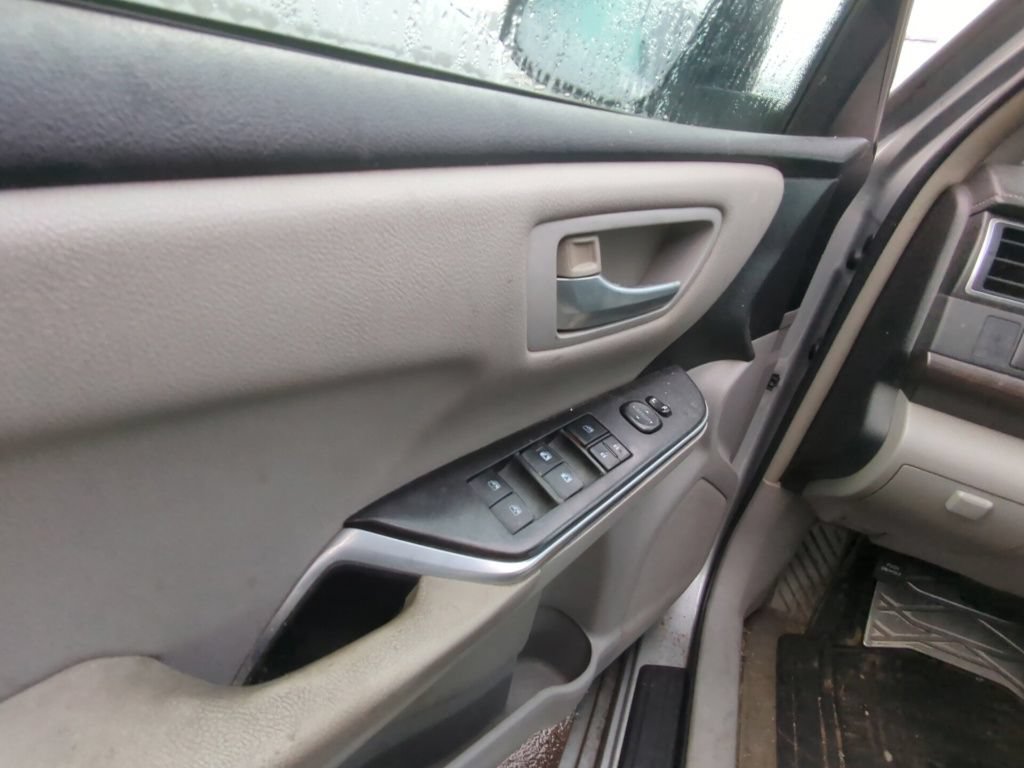 Used 2016 Toyota Camry LE FWD image 8