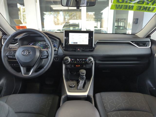 Used 2025 Toyota RAV4 XLE image 15