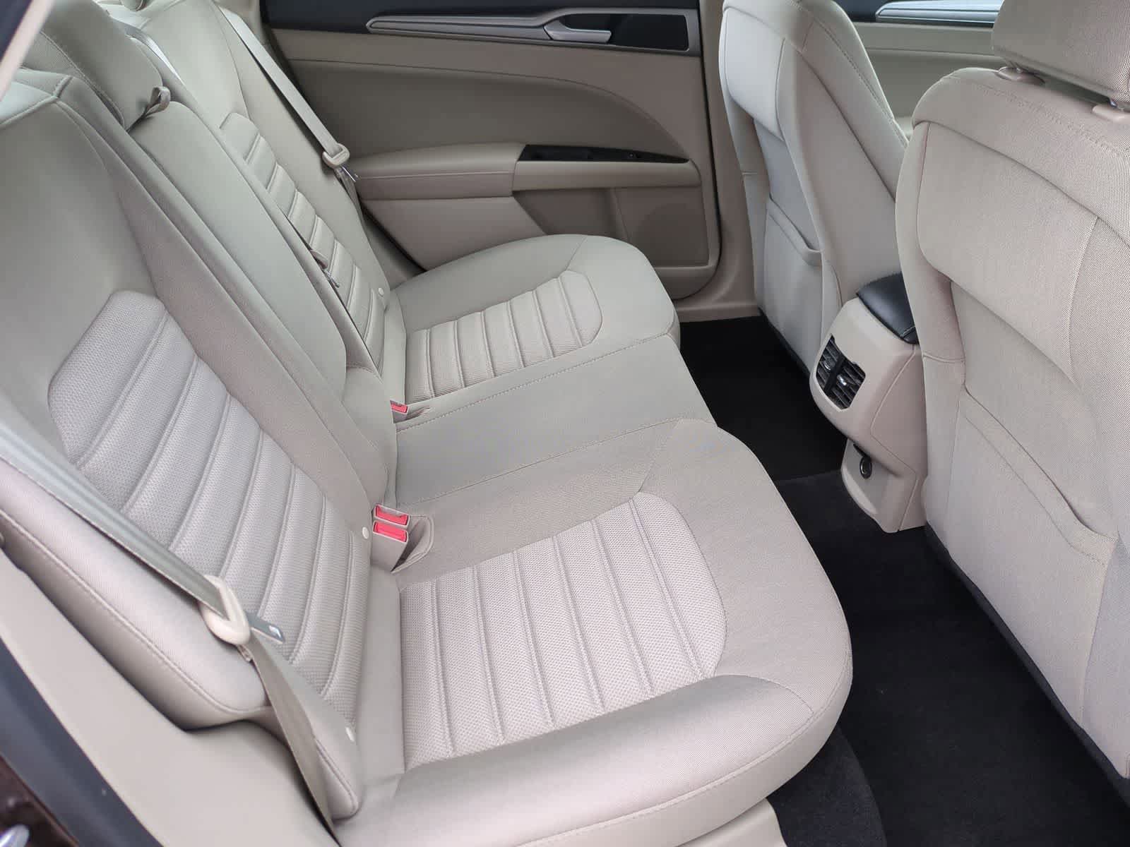 Used 2019 Ford Fusion SE FWD image 20