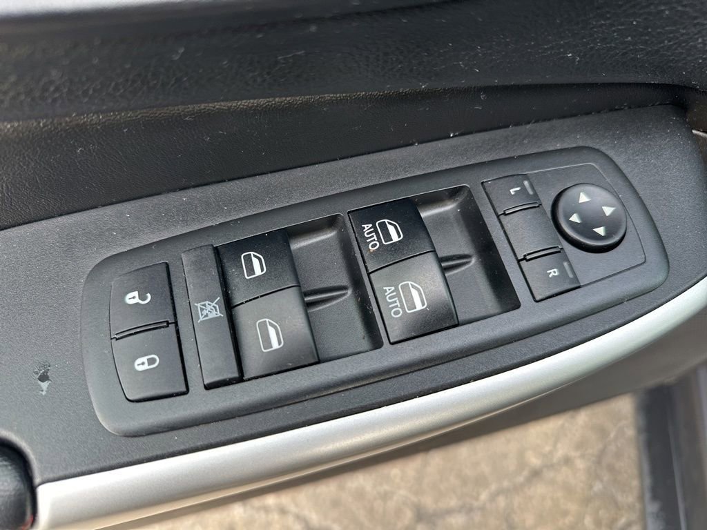 Used 2018 Jeep Cherokee Trailhawk w/ Cold Weather Group image 15