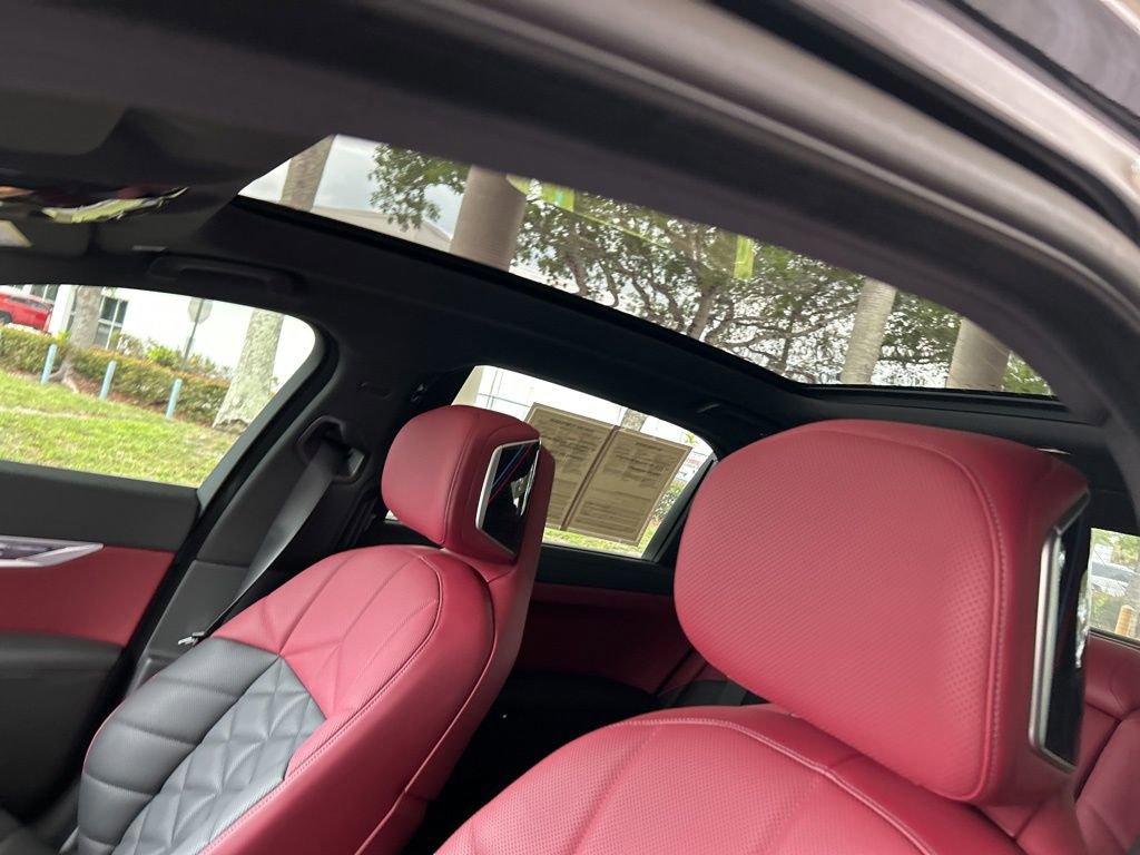 Used 2025 BMW 740i xDrive image 10