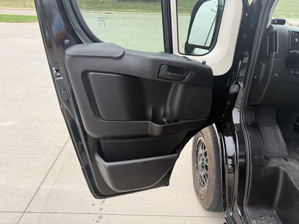Used 2021 RAM ProMaster 2500 w/ Premium Appearance Group FWD image 9