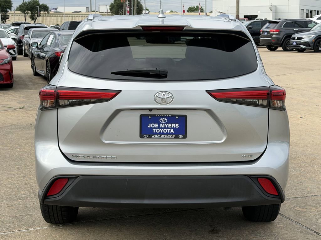 Used 2020 Toyota Highlander XLE FWD image 8