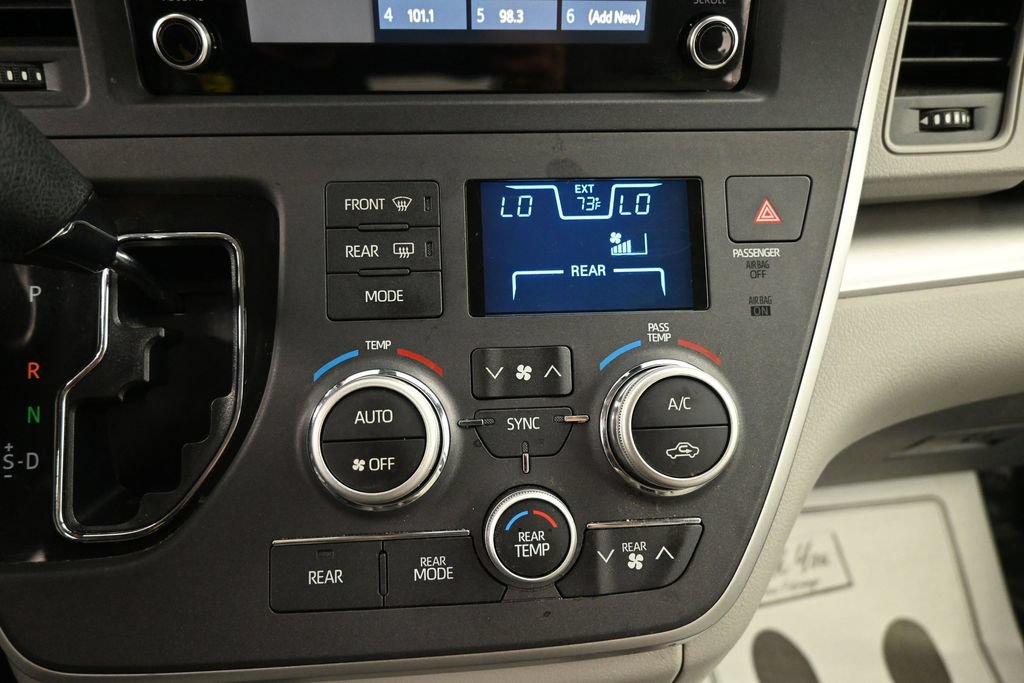 Used 2020 Toyota Sienna L FWD image 17