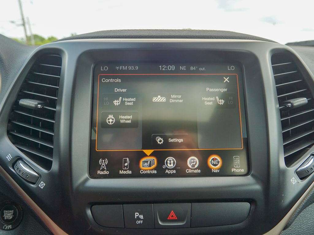 Used 2018 Jeep Cherokee Limited AWD/4WD image 27