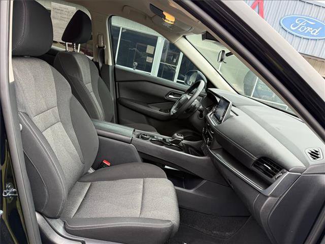 Used 2025 Nissan Rogue SV AWD/4WD image 32