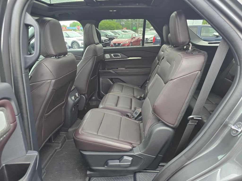 Used 2025 Ford Explorer Platinum AWD/4WD image 10