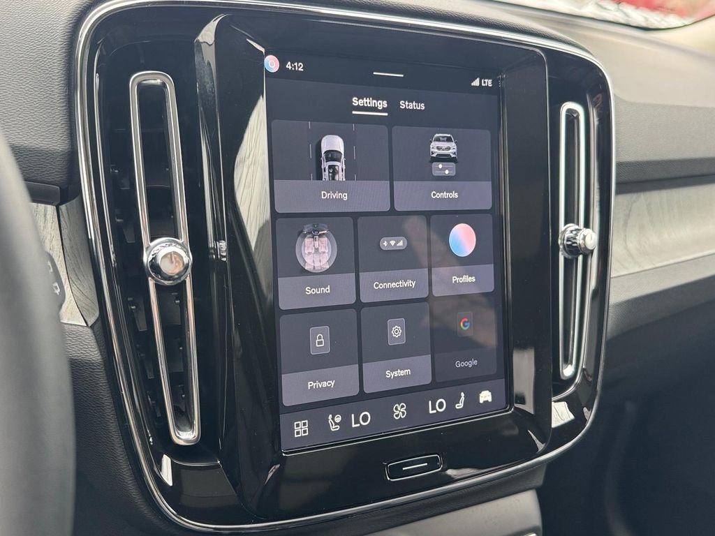 Certified 2025 Volvo XC40 B5 Ultra w/ Climate Package image 19