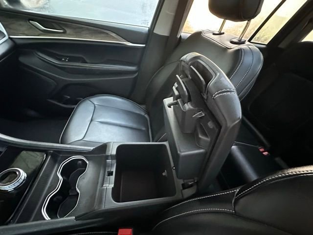 Used 2023 Jeep Grand Cherokee Limited image 28