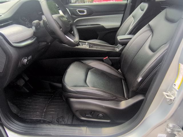 Used 2024 Jeep Compass Latitude AWD/4WD image 21