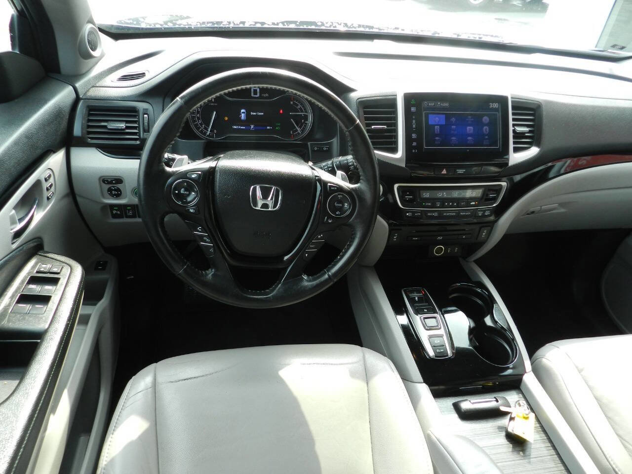 Used 2016 Honda Pilot Touring image 9
