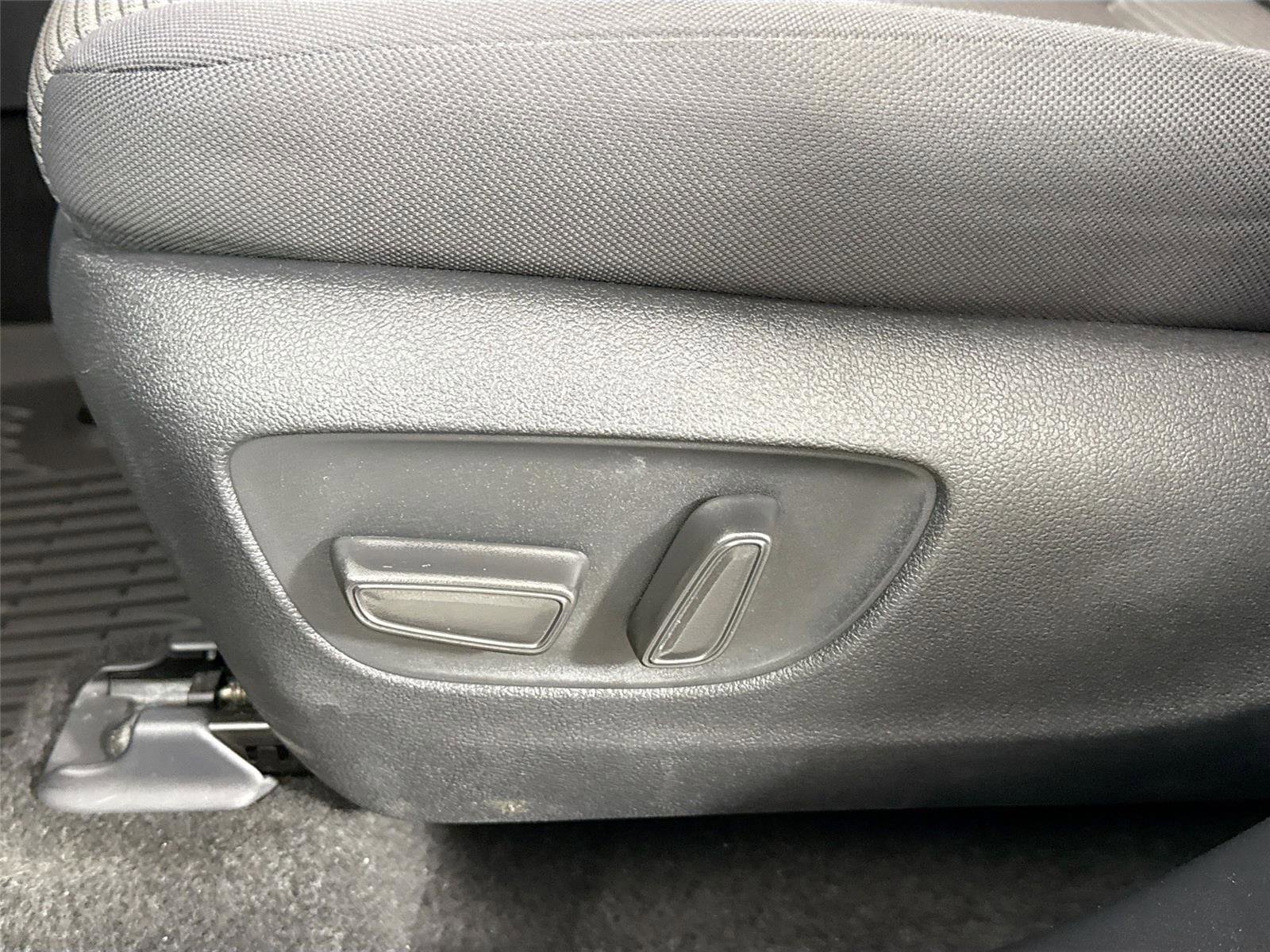 Certified 2024 Toyota Highlander LE image 5