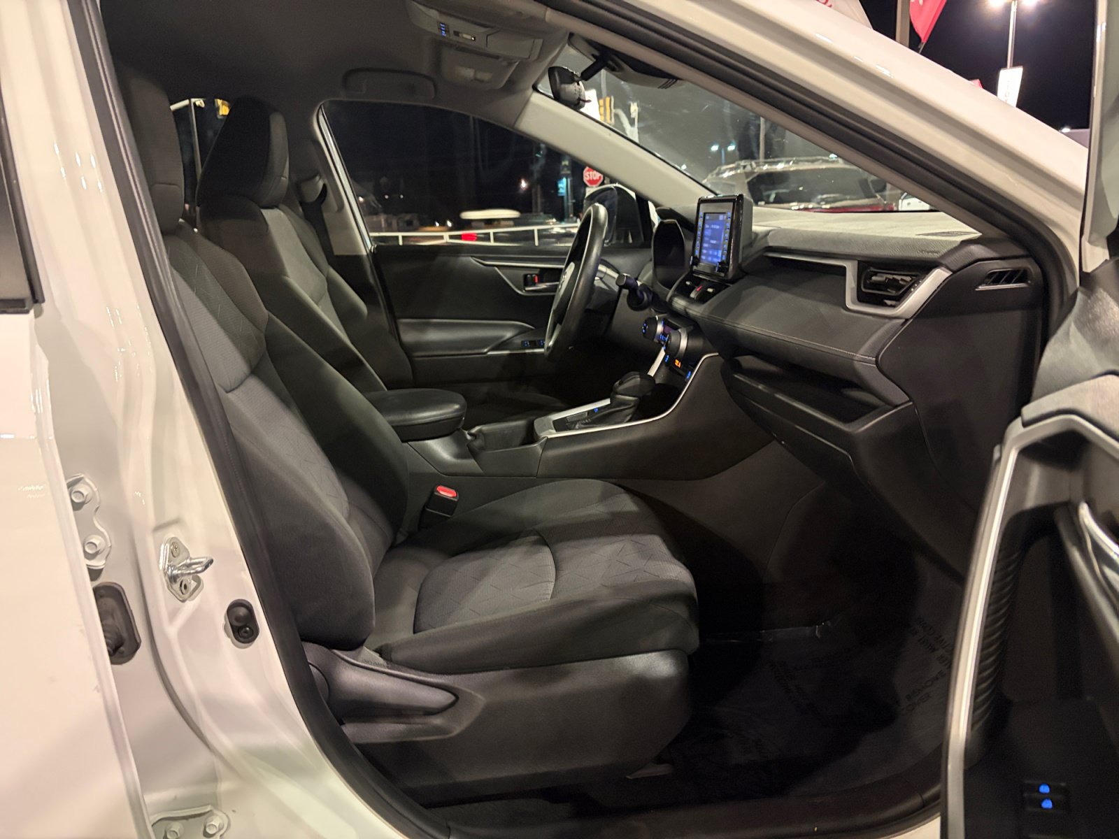 Used 2022 Toyota RAV4 XLE AWD/4WD image 29