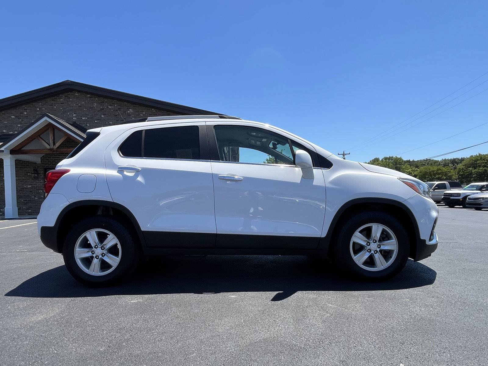 Used 2019 Chevrolet Trax LT w/ Driver Confidence Package FWD image 24