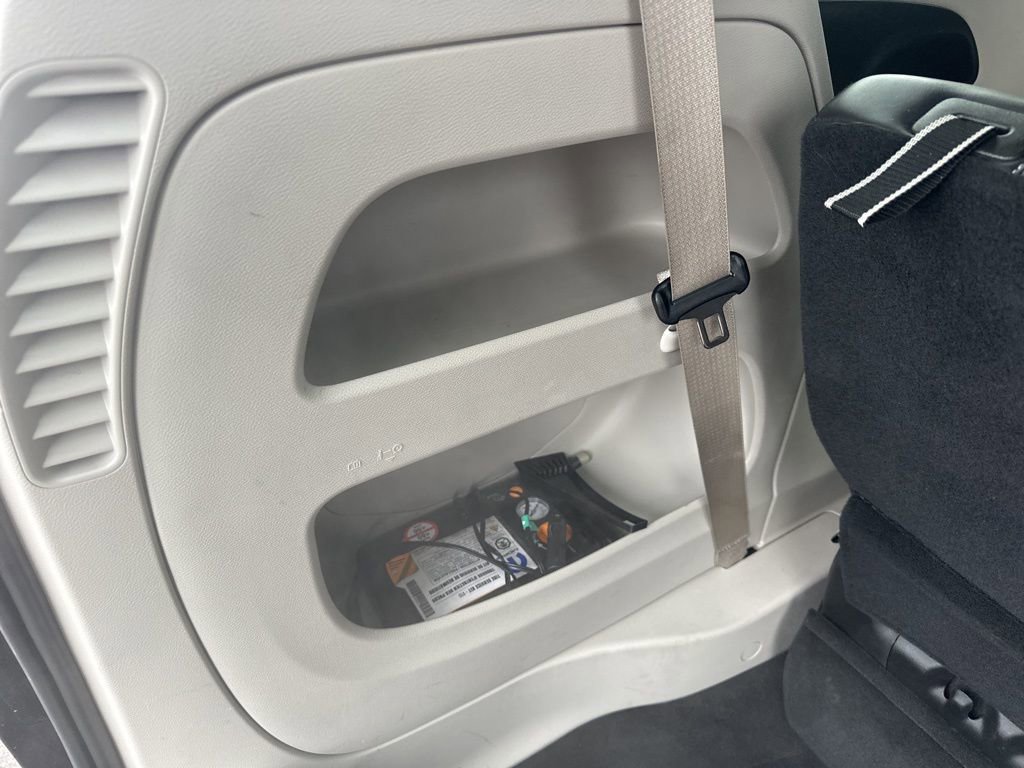 Used 2024 Chrysler Pacifica Touring-L image 28