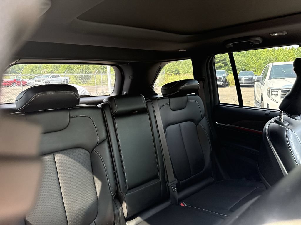 Used 2023 Jeep Grand Cherokee Overland w/ Luxury Tech Group IV RWD image 14
