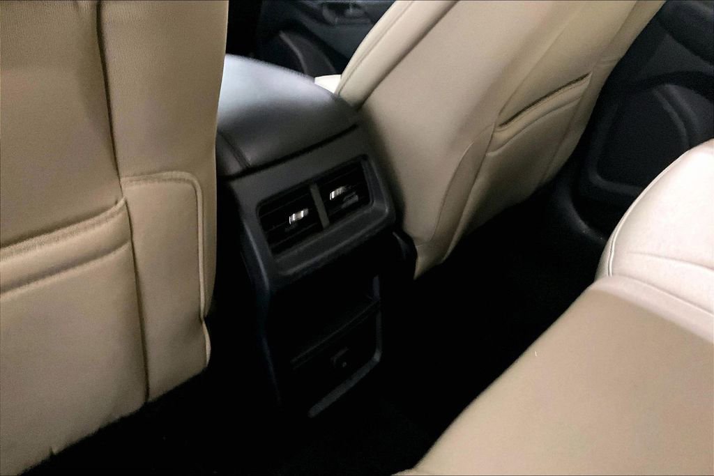 Used 2019 Ford Edge SEL AWD/4WD image 10