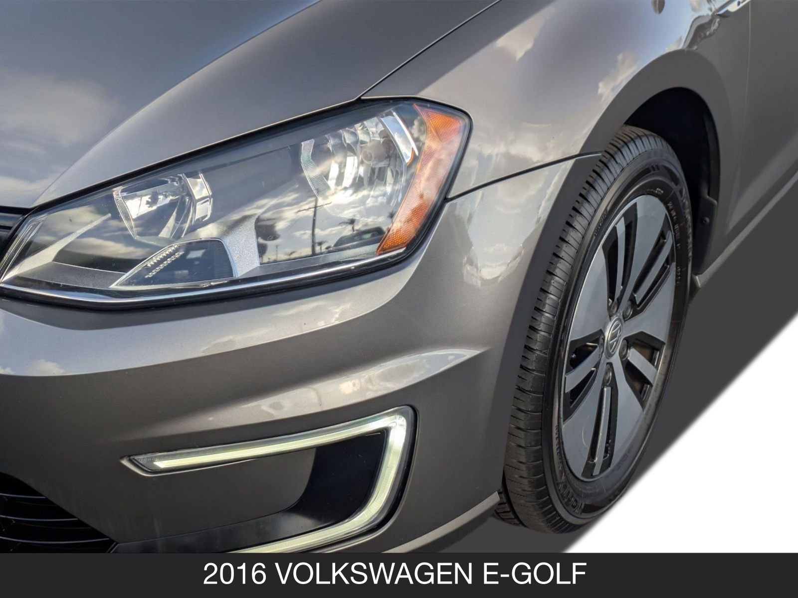 Used 2016 Volkswagen e-Golf SE FWD image 10