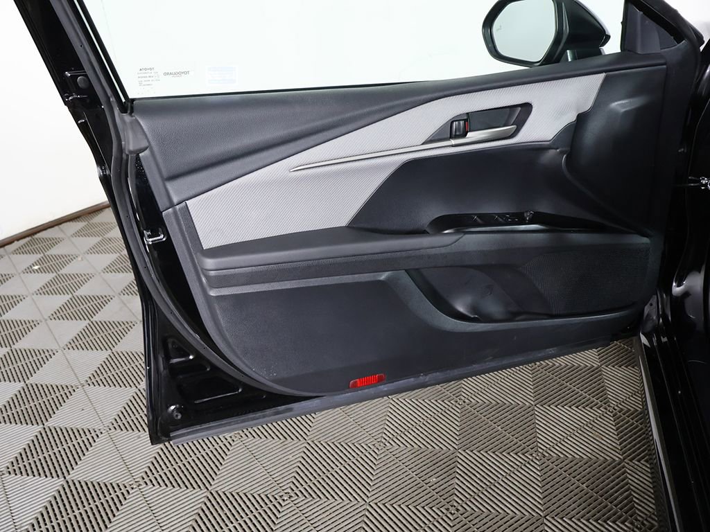 Used 2025 Toyota Camry SE FWD image 20