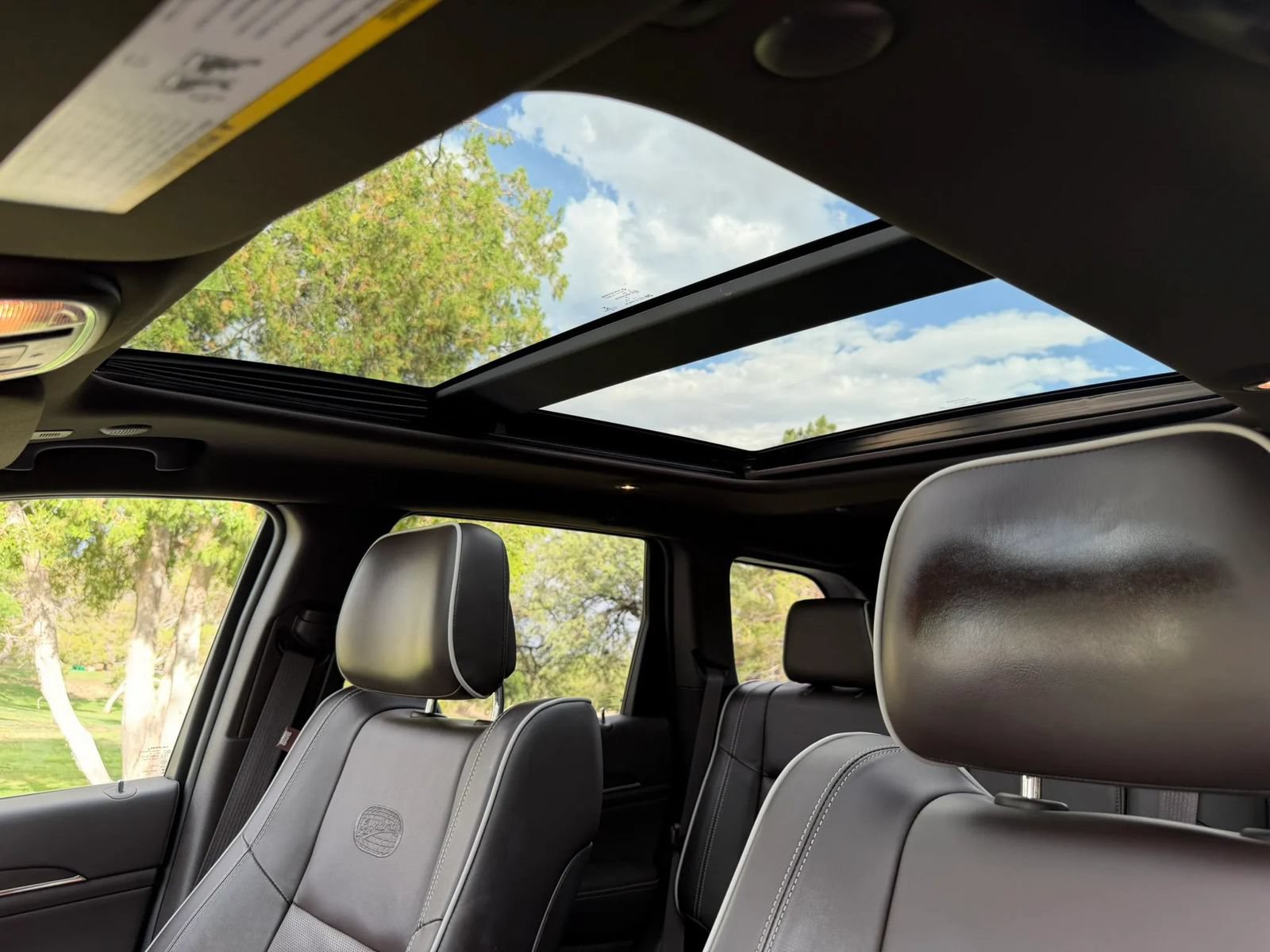 Used 2018 Jeep Grand Cherokee Overland AWD/4WD image 16