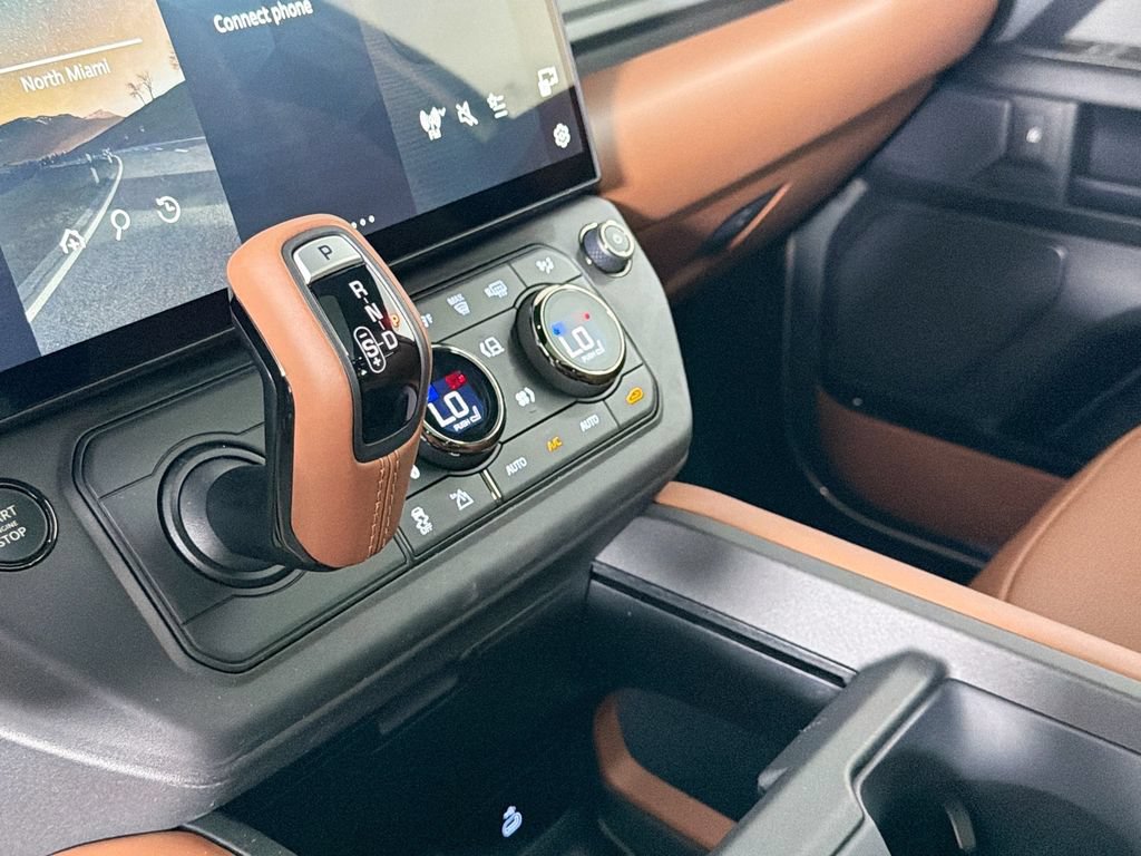 New 2026 Land Rover Defender 110 OCTA AWD/4WD image 17