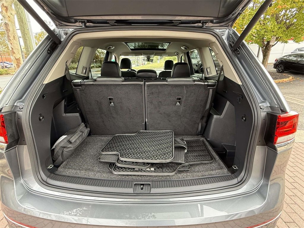 Used 2022 Volkswagen Atlas SEL Premium image 8