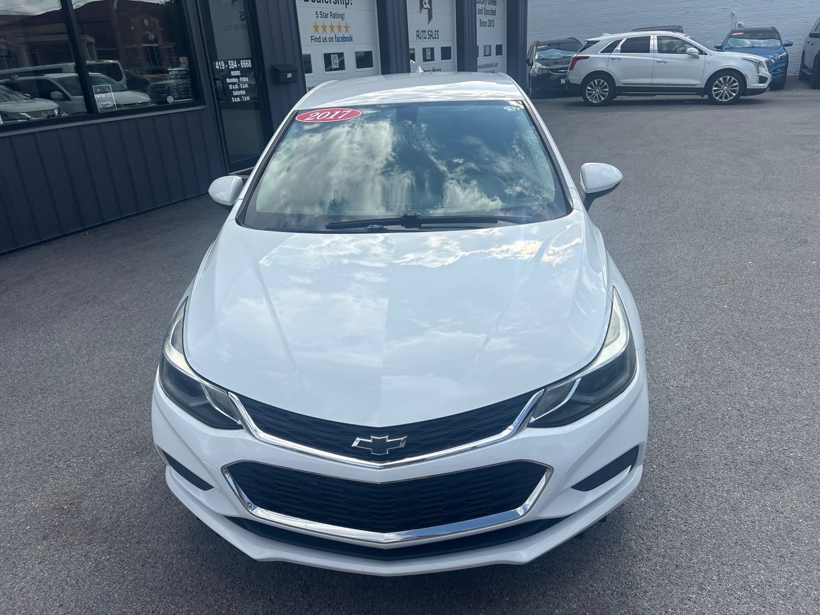 Used 2017 Chevrolet Cruze LT w/ Convenience Package FWD image 9