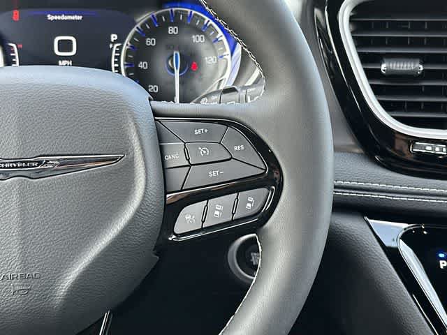 Used 2026 Chrysler Pacifica Select w/ S Appearance Package AWD/4WD image 9