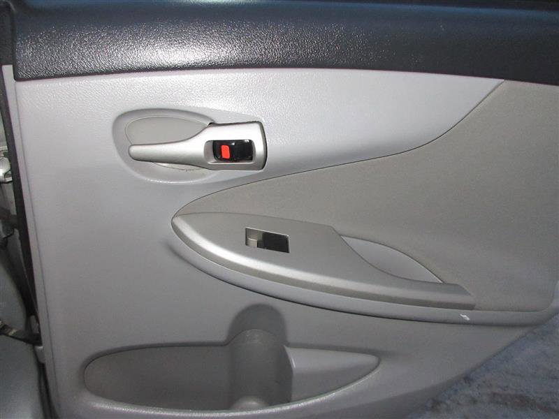 Used 2013 Toyota Corolla LE image 23