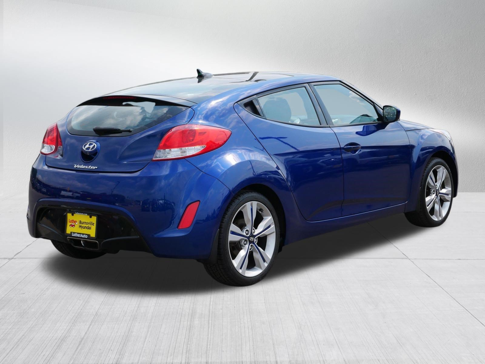 Used 2017 Hyundai Veloster Value Edition FWD image 7