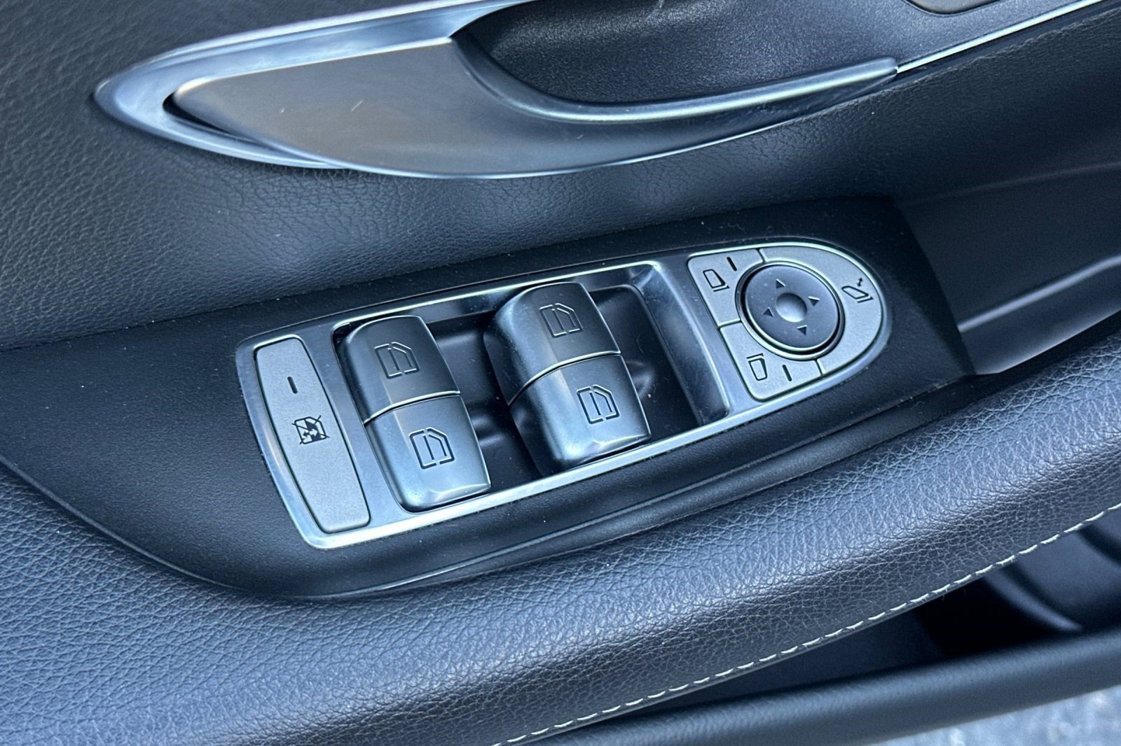 Used 2017 Mercedes-Benz E 400 4MATIC Wagon image 13