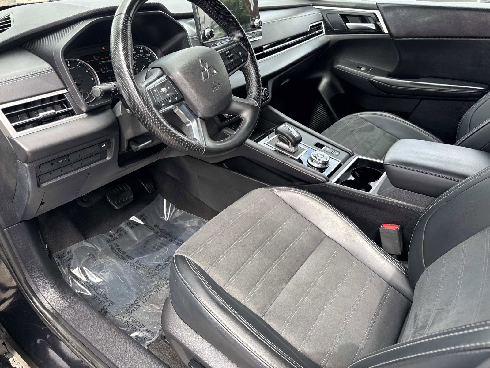Used 2024 Mitsubishi Outlander FWD image 15