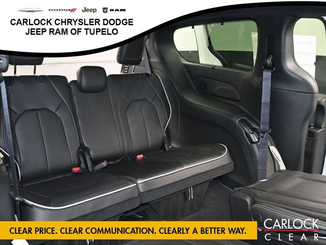 New 2026 Chrysler Pacifica Limited w/ Uconnect Theater Family Group FWD image 39