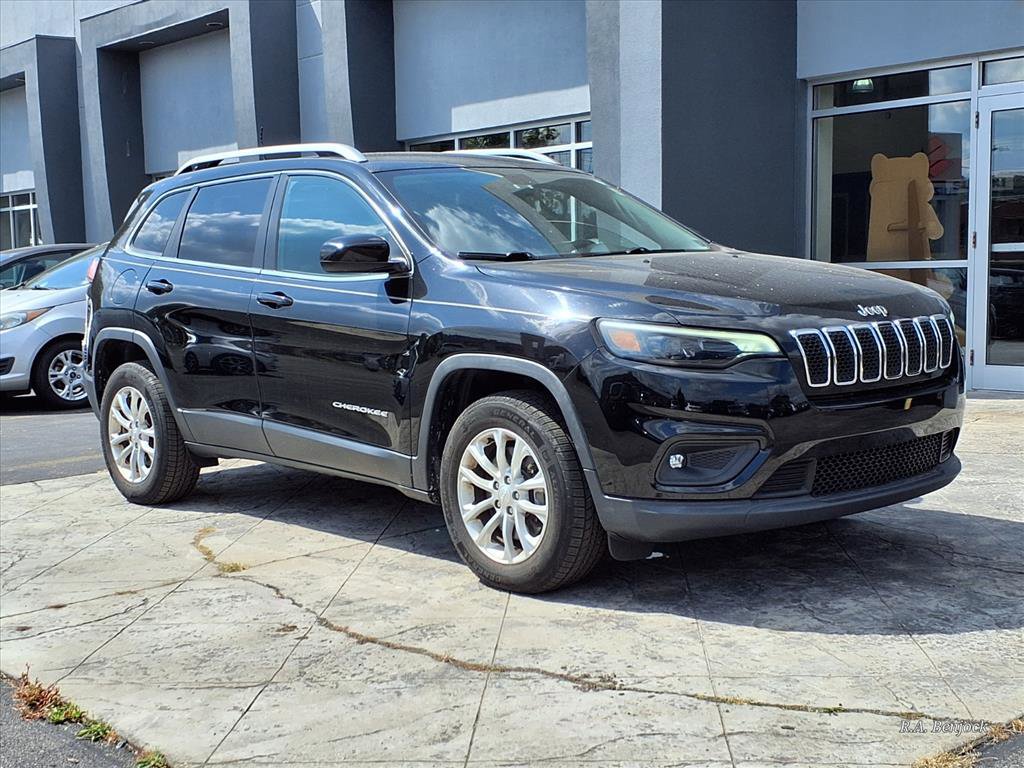 Used 2019 Jeep Cherokee Latitude w/ Popular Appearance Group