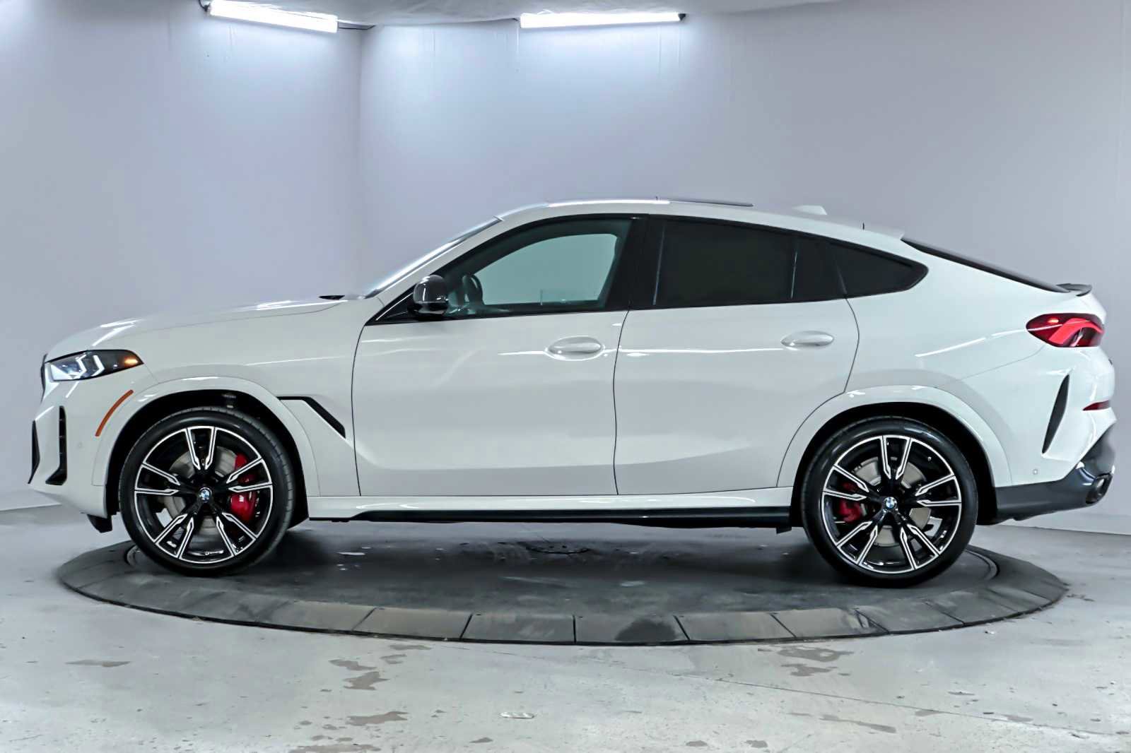New 2026 BMW X6 M60i image 5