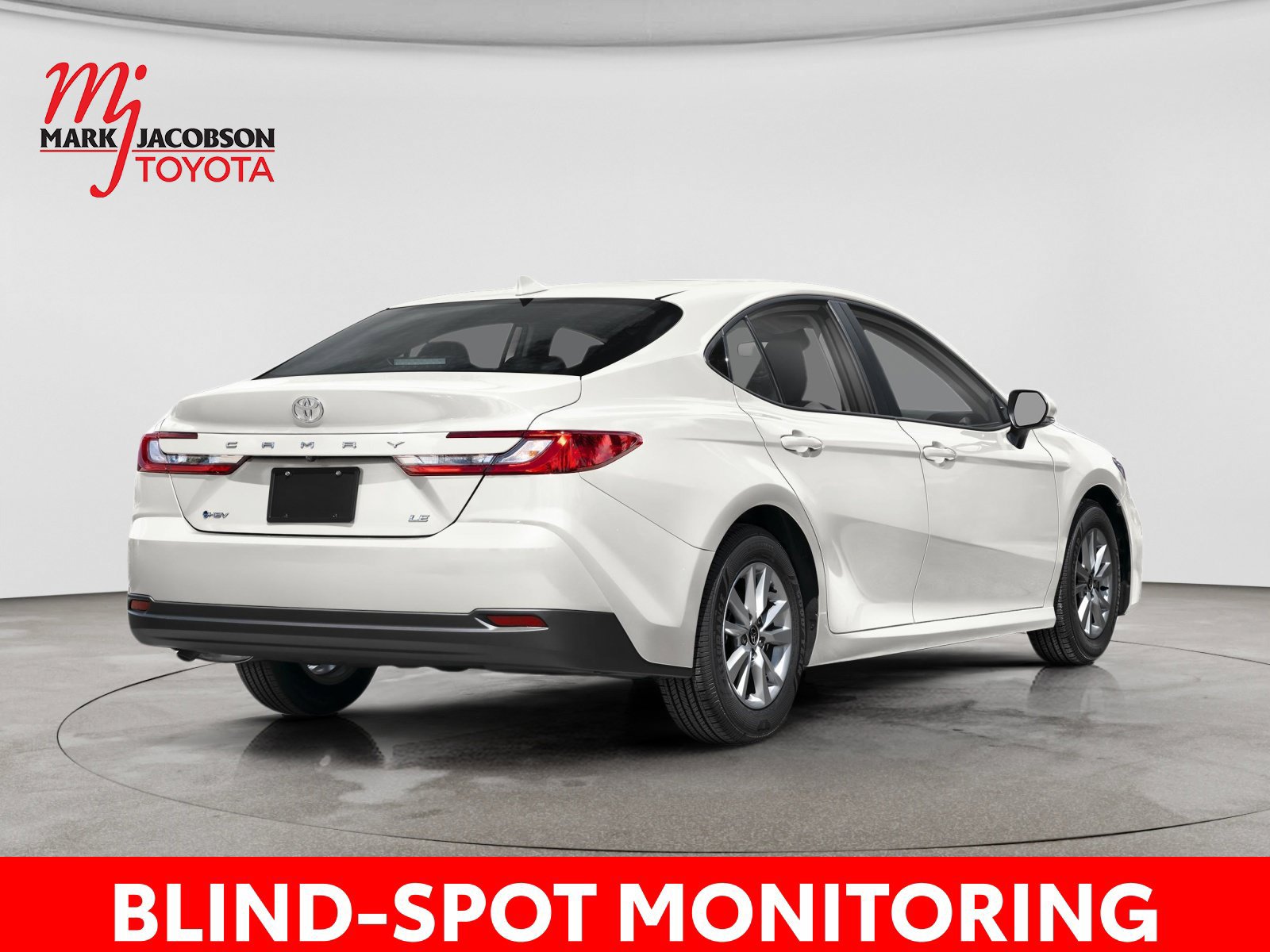 Used 2025 Toyota Camry SE FWD image 3