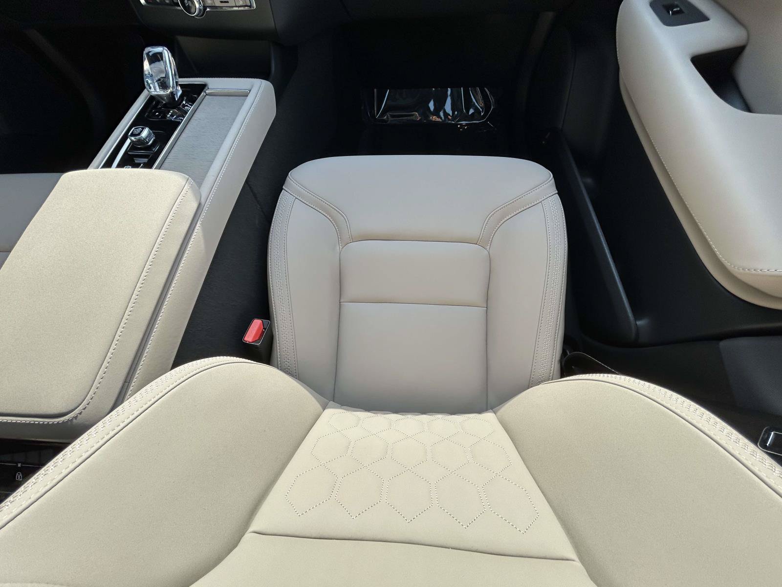 New 2026 Volvo XC90 B6 Plus AWD/4WD image 16