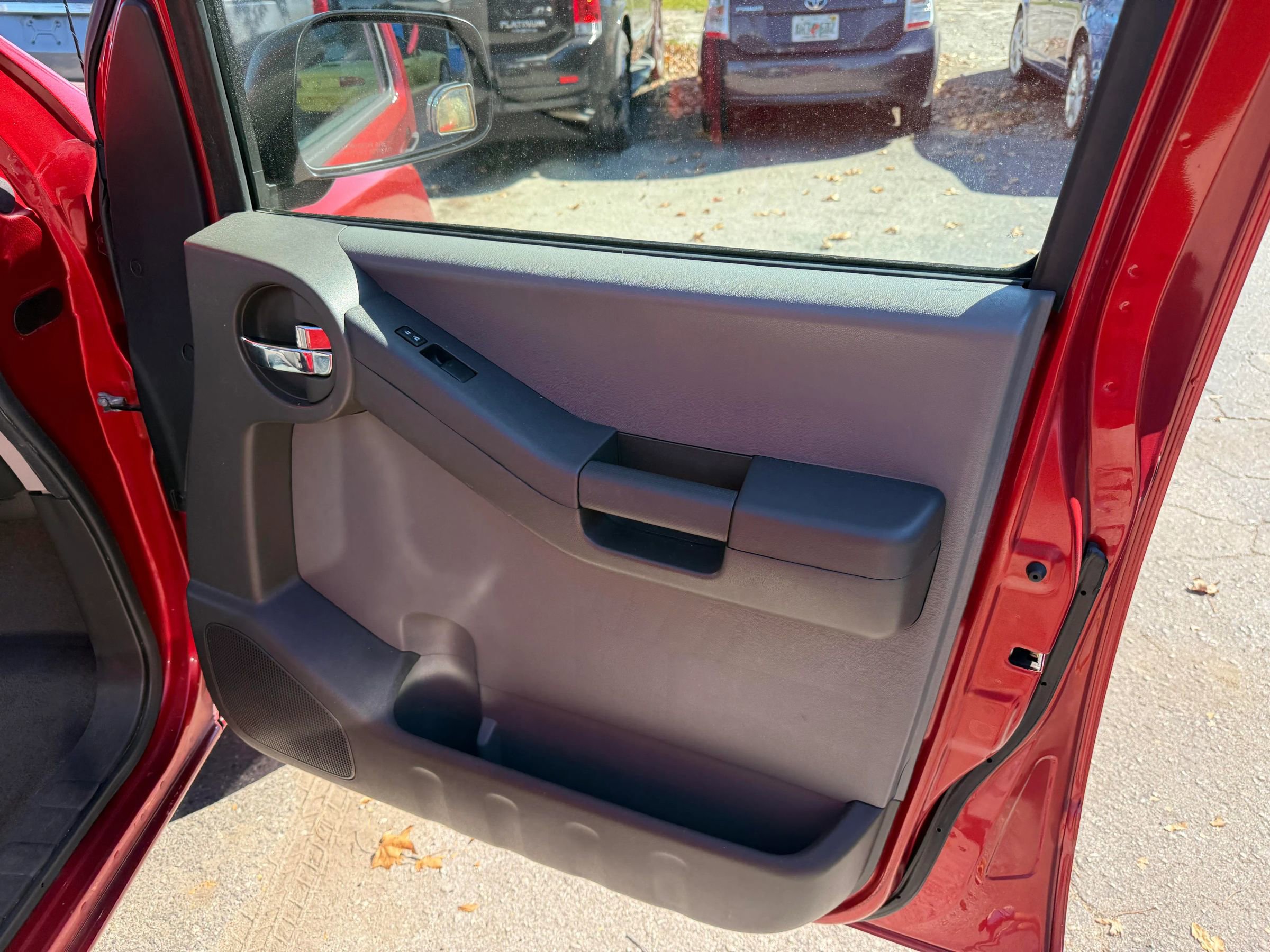 Used 2014 Nissan Xterra X image 34