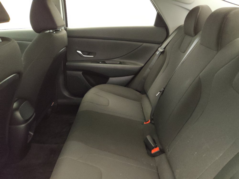 Used 2025 Hyundai Elantra SE w/ Cargo Package FWD image 18