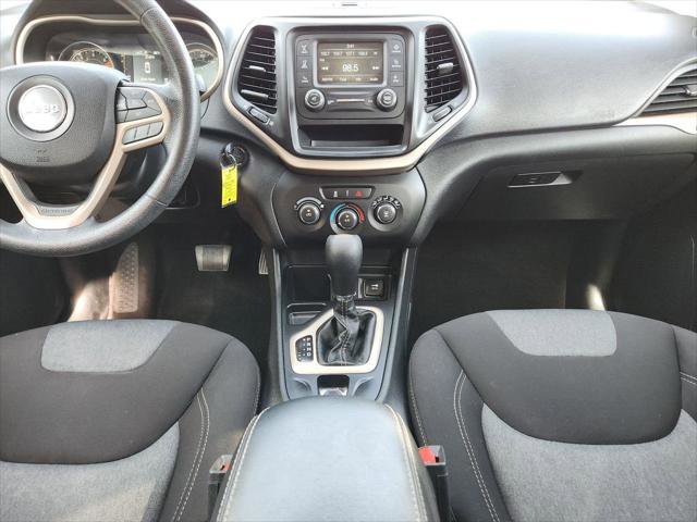 Certified 2017 Jeep Cherokee Sport image 14