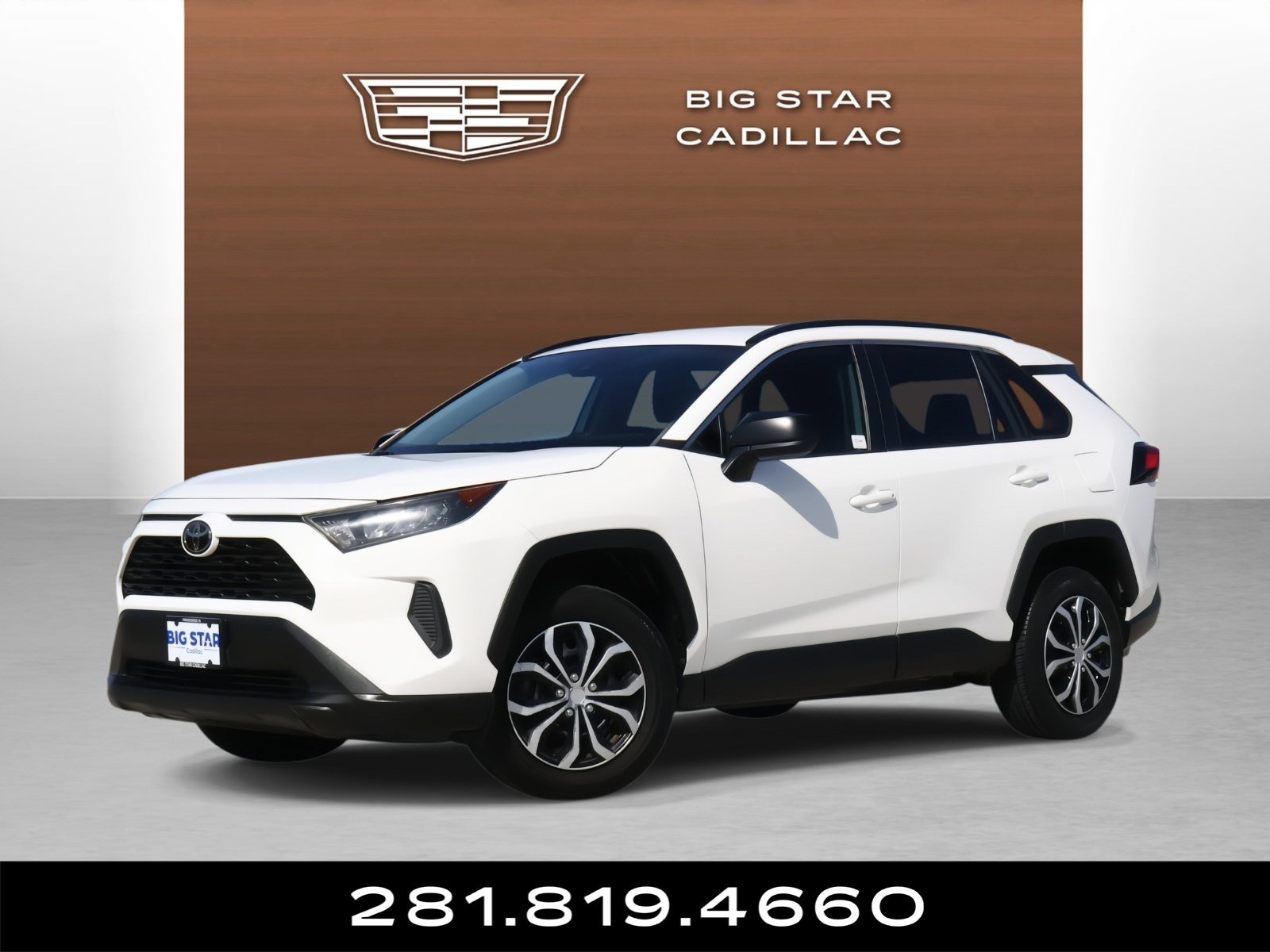 Used 2019 Toyota RAV4 LE image 1