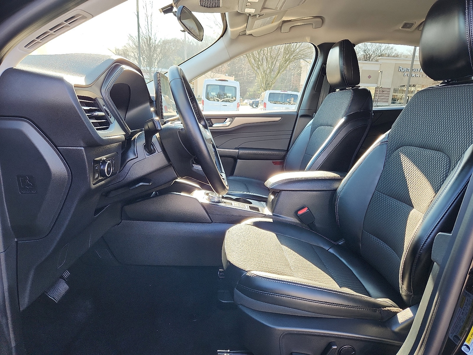 Used 2025 Ford Escape SE image 14