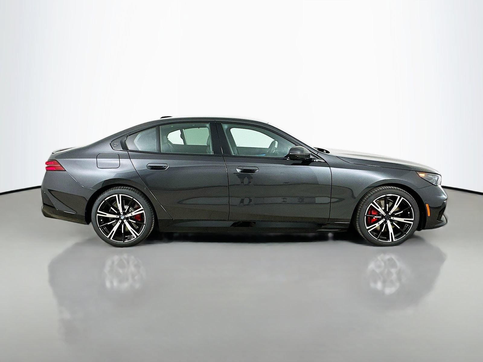 New 2026 BMW 550e xDrive w/ Executive Package AWD/4WD image 4