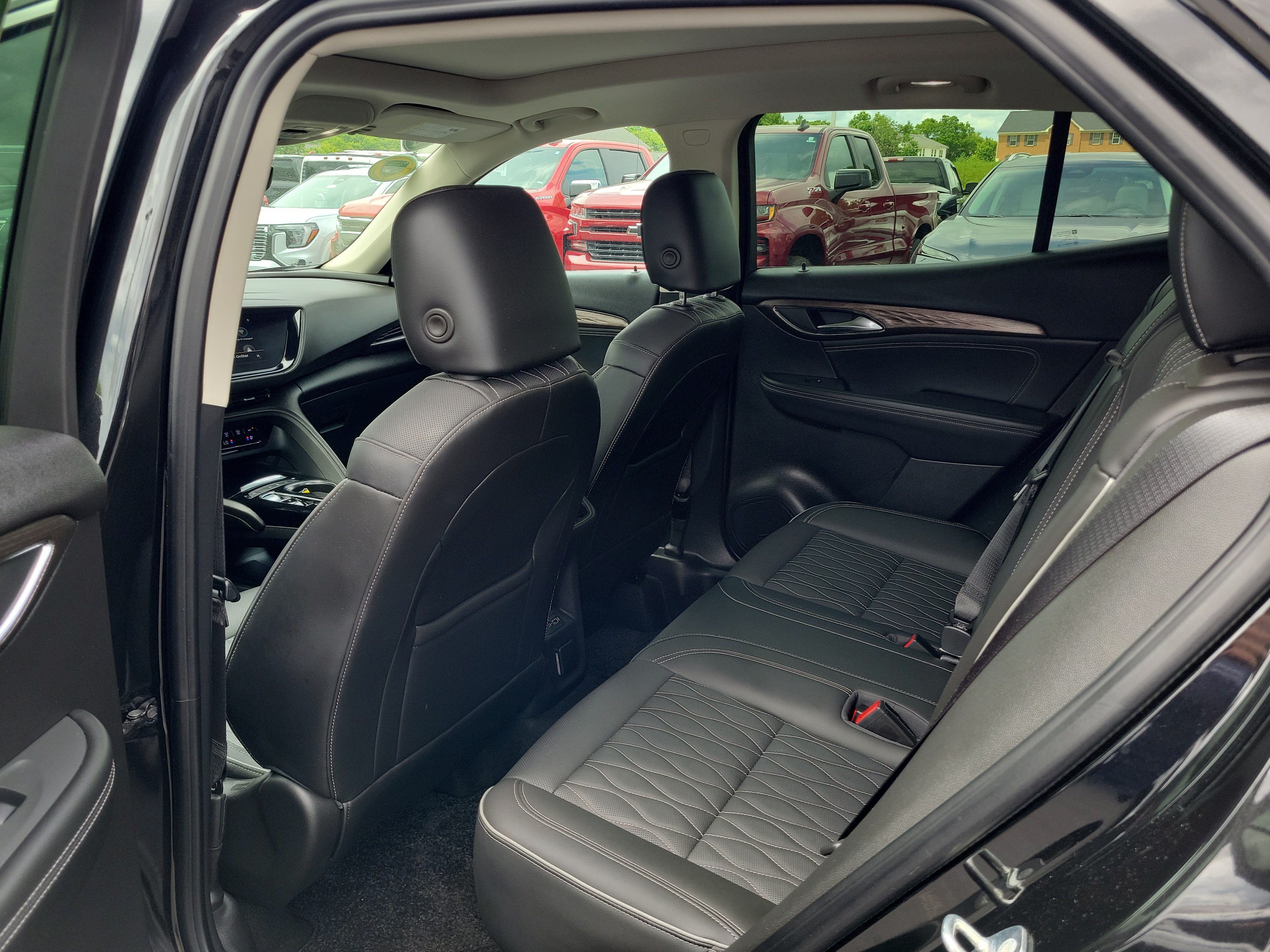 Used 2022 Buick Envision Avenir w/ Technology Package II FWD image 14