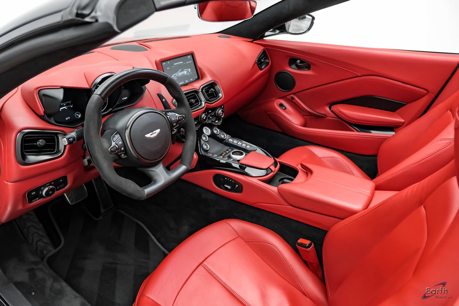 Used 2022 Aston Martin V8 Vantage Roadster RWD image 3