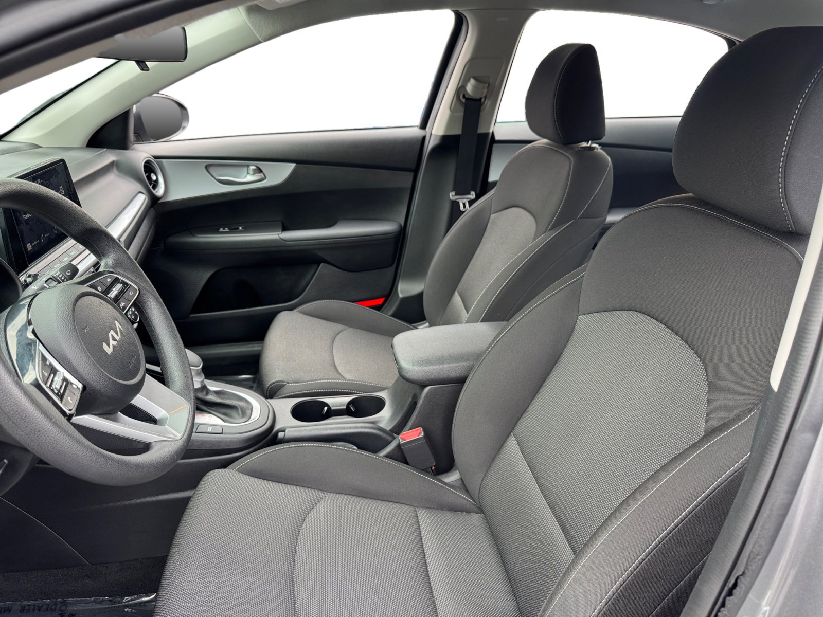 Used 2023 Kia Forte LXS w/ LXS Technology Package FWD image 9